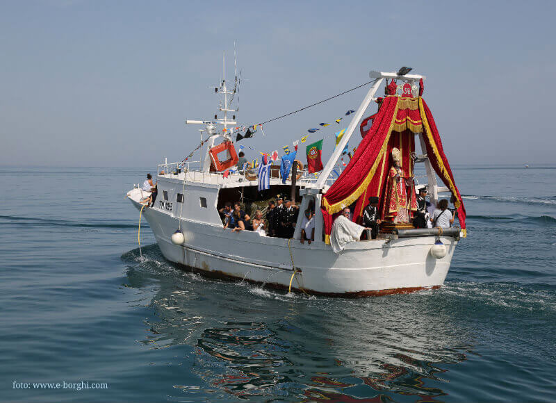 Termoli, processione a mare di San Basso